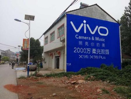  石狮刷墙广告和喷绘墙体广告哪个效果好？